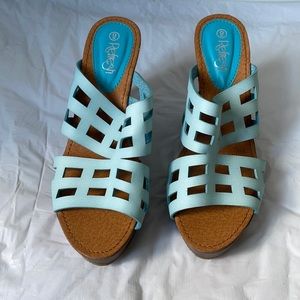 REFRESH WOMEN HEELS COLOR BLUE SIZE 9 NWT 3/$50